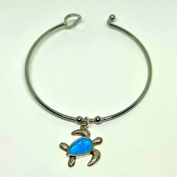 Handmade Sea Turtle Bangle Charm Bracelet! - Picture 4 of 6